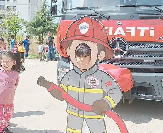 135 &Ouml;ĞRENCİYE YANGIN EĞİTİMİ