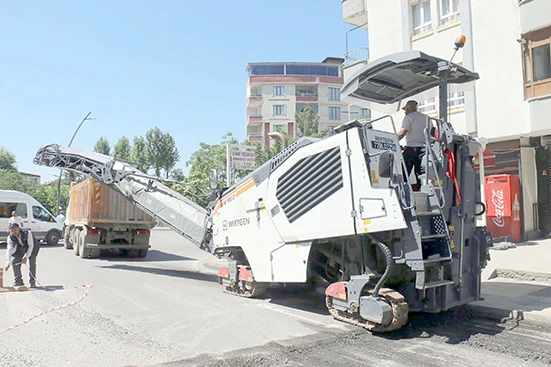 ASFALT &Ouml;NCESİ &Ccedil;ALIŞMALARA BAŞLANDI