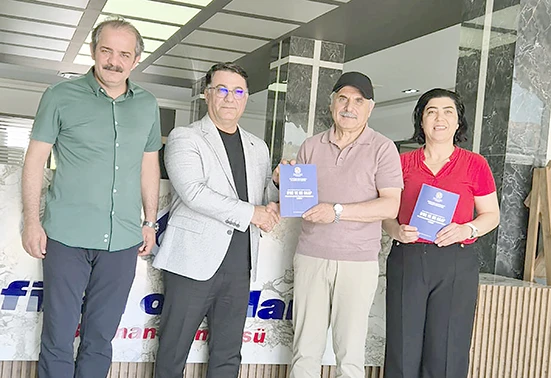DR. MEHMET ŞAH AYAZ&rsquo;DAN EĞİTİM CAMİASINA ANLAMLI HEDİYE