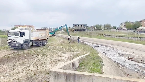 DSİ KANALINDA GENEL TEMİZLİK &Ccedil;ALIŞMALARI BAŞLATILDI