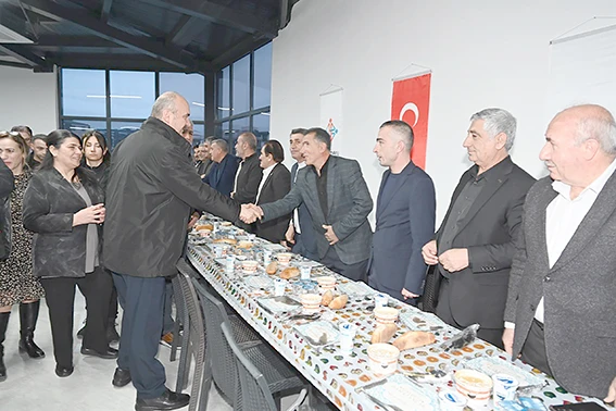 VALİ CANALP, MUHTARLARI İFTARDA AĞIRLADI