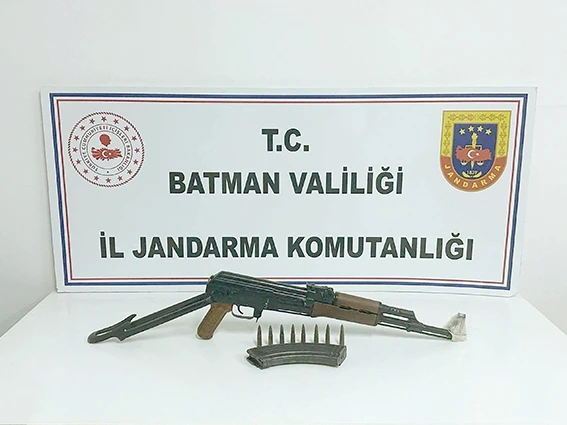 SİLAH KAÇAKÇILARINA SUÇÜSTÜ OPERASYONU