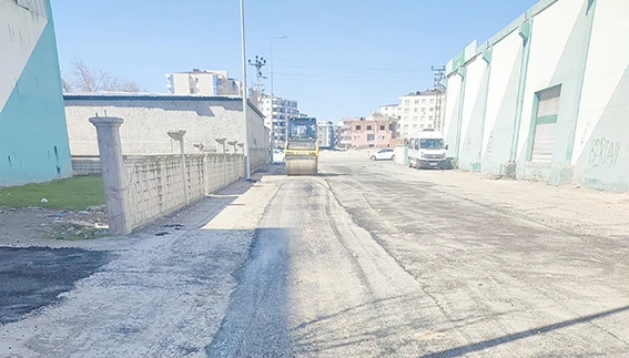 YOL BAKIM VE ONARIM &Ccedil;ALIŞMALARI S&Uuml;R&Uuml;YOR