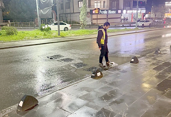 IZGARALAR VE MAZGALLAR MERCEK ALTINDA