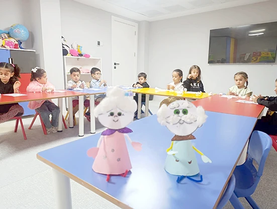 MİNİKLERE D&Uuml;NYA YAŞLILAR G&Uuml;N&Uuml; FARKINDALIĞI