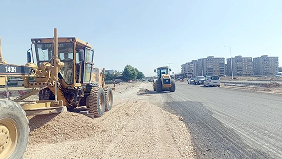 YOL, ASFALT VE PARKE &Ccedil;ALIŞMALARI ARALIKSIZ DEVAM EDİYOR