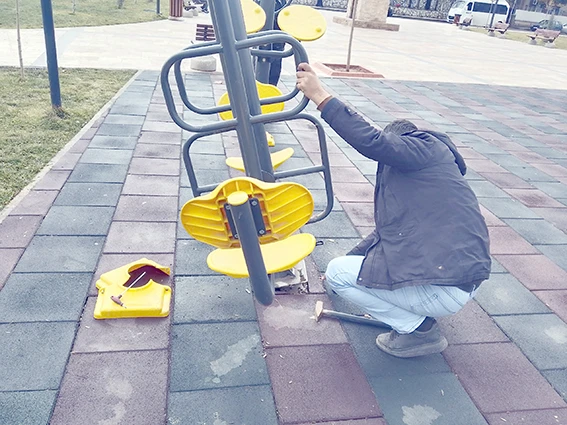 YÜRÜYÜŞ YOLU VE PARKLAR BAHAR MEVSİMİNE HAZIRLANIYOR