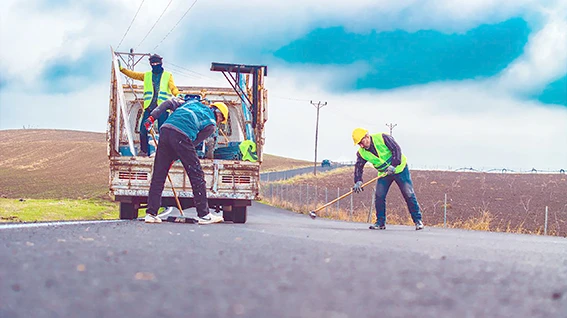 K&Ouml;Y YOLLARINDA TRAFİK G&Uuml;VENLİĞİ ARTIRILDI