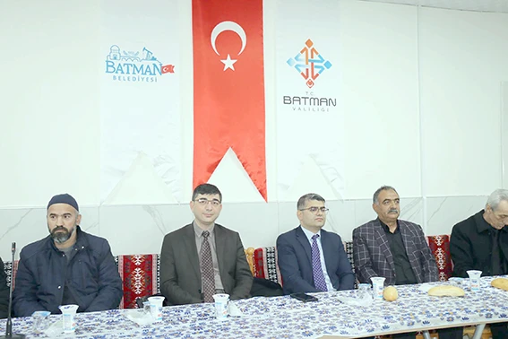 VALİ YARDIMCISI DOLAŞ, İFTARINI PAZARYERİ&rsquo;NDE A&Ccedil;TI