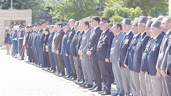 GAZİLER G&Uuml;N&Uuml; T&Ouml;RENLE KUTLANDI