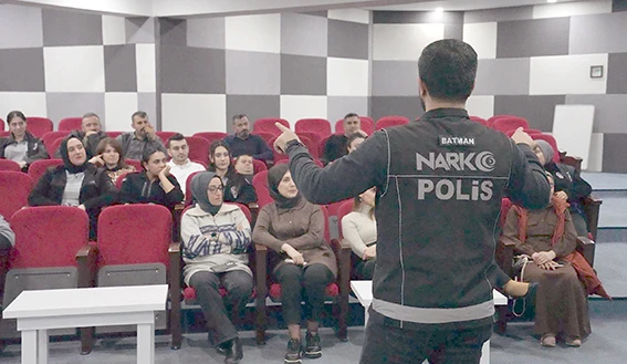 BELEDİYE PERSONELİNE NARKOTİK FARKINDALIK EĞİTİMİ