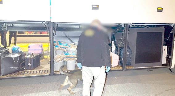 OTOBÜSTEN METAMFETAMİN ÇIKTI