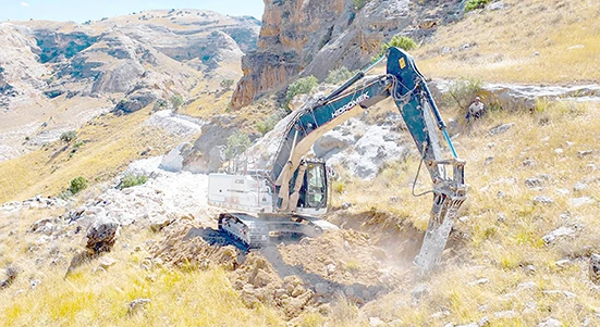 &Ccedil;ARDAKLI&rsquo;DA ULAŞIMI RAHATLATACAK YOL &Ccedil;ALIŞMASI BAŞLADI