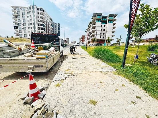 PARKE YAMA EKİPLERİ 45 MAHALLEDE KESİNTİSİZ &Ccedil;ALIŞIYOR
