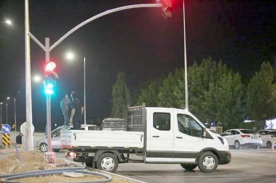 YENİ BULVARIN TRAFİK D&Uuml;ZENLEME &Ccedil;ALIŞMALARI TAMAMLANDI