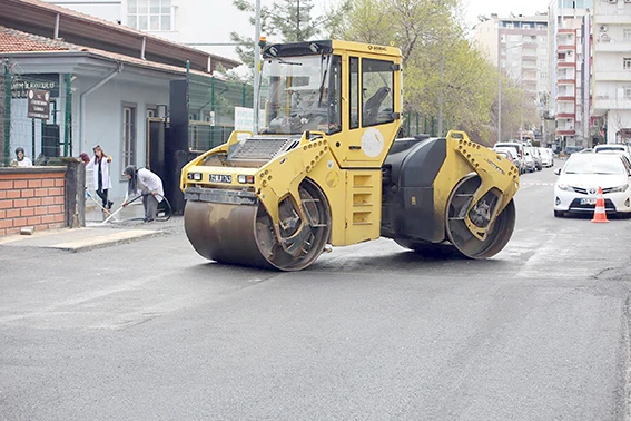 YOL VE ALTYAPI SEFERBERLİĞİ HIZ KESMİYOR