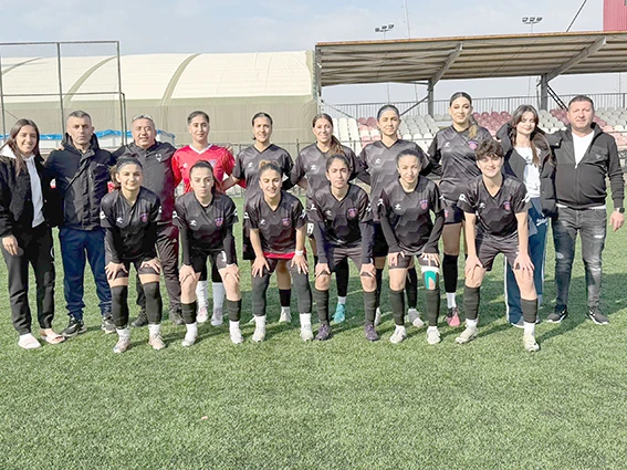 KADINLAR FARKLI GALİBİYETLE D&Ouml;ND&Uuml;