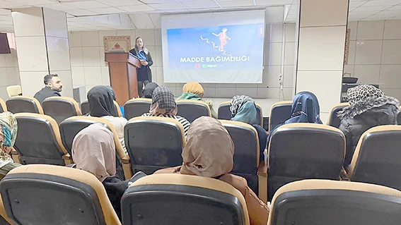 GEN&Ccedil;LERE BAĞIMLILIKLA M&Uuml;CADELE EĞİTİMİ