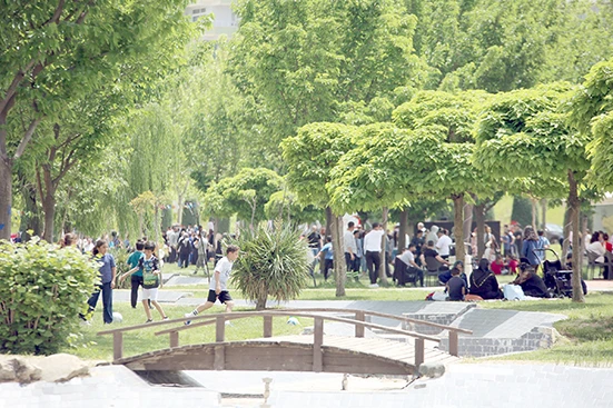 PARKLARA YOĞUN İLGİ