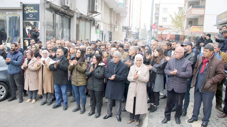 “ROJAVA’YA YÖNELİK SALDIRILARA SON VERİN”