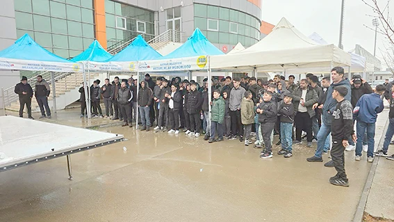 TARAFTARA DEV EKRAN JESTİ