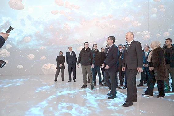 VALİ CANALP, BİLİM MERKEZİNDE İNCELEMELERDE BULUNDU