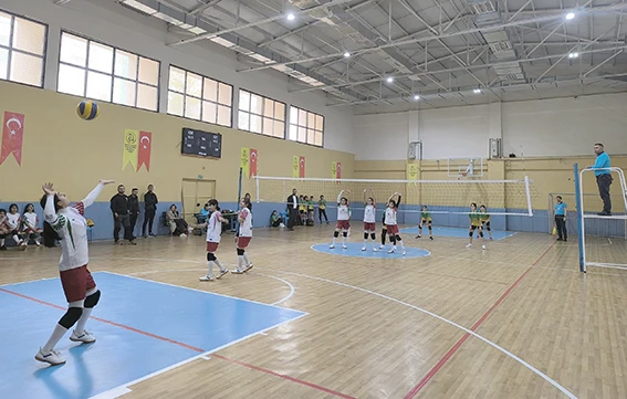 VOLEYBOLDA GEN&Ccedil; ERKEKLER HEYECANI BAŞLADI