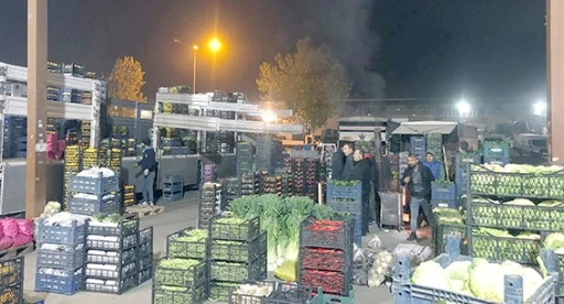 193 BİN TONUN &Uuml;ZERİNDE MEYVE VE SEBZE T&Uuml;KETİLDİ