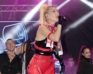 HANDE YENER, COŞTURDU
