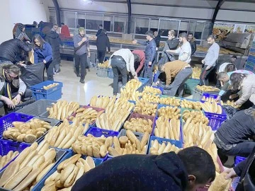 40 BİN EKMEK YOLA &Ccedil;IKTI