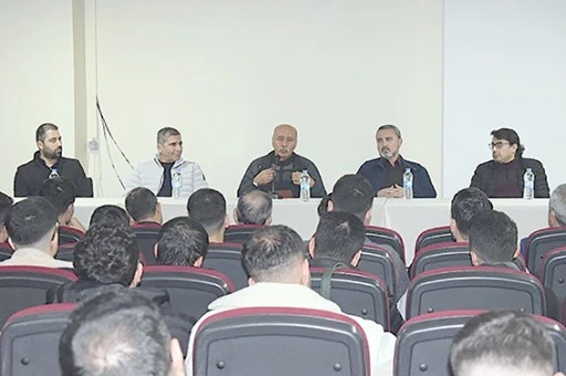 5 AKADEMİSYEN, &Ouml;ĞRENCİLERLE BULUŞTU