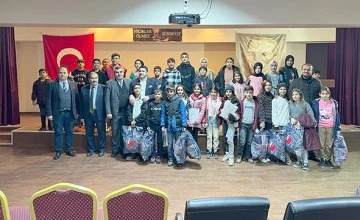 900 &Ouml;ĞRENCİYE MONT VE AYAKKABI DESTEĞİ