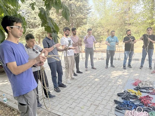 AFAD G&Ouml;N&Uuml;LL&Uuml;LERİNE SAHA EĞİTİMİ VERİLDİ