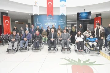 AKÜLÜ TEKERLEKLİ SANDALYELER TÖRENLE DAĞITILDI