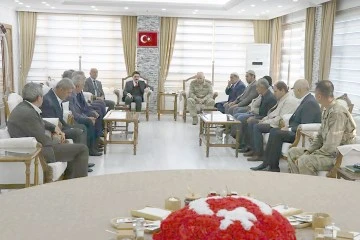 ALBAY TAŞKIN VE BAŞKAN GEYLANİ, HUSUMETLİ AİLELERİ BARIŞTIRDI