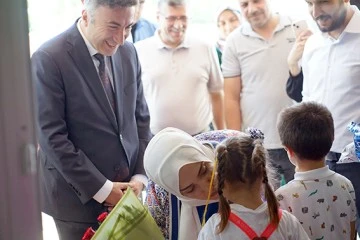 ANAOKUL &Ouml;ĞRENCİLERİNE BAYRAM HEDİYESİ