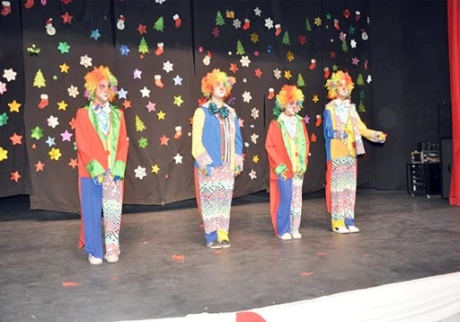 ANAOKULU MİNİKLERİNE M&Uuml;ZİKLİ TİYATRO G&Ouml;STERİSİ