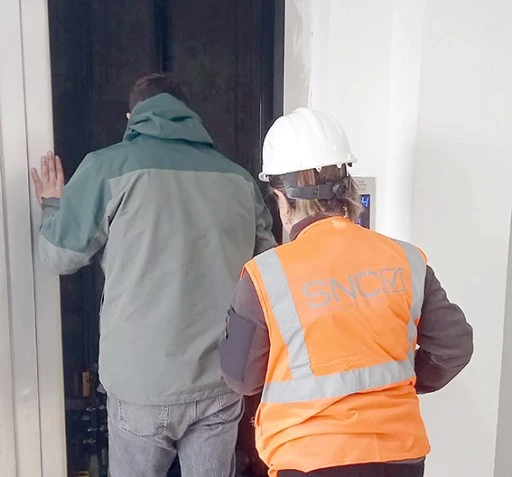 ASANSÖRLERDE RENKLERİN DİLİNE DİKKAT EDİN!