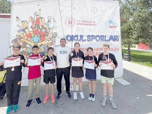 ATAT&Uuml;RK ORTAOKULUNDAN TENİSTE &Ccedil;İFTE FİNAL