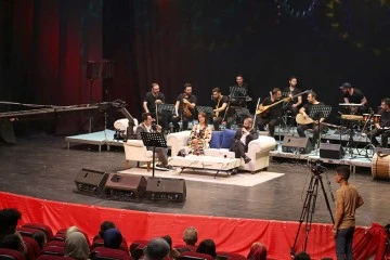 AVAZ T&Uuml;RK&Uuml;LERİYLE NOSTALJİ YAŞATTI