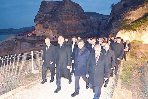 BAKAN ERSOY, HASANKEYF’TE İNCELEMELERDE BULUNDU