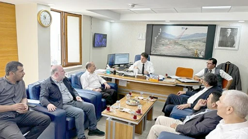 BAŞKAN &Ccedil;İFT&Ccedil;İ, ESNAFIN TAPU SORUNLARINI &Ccedil;&Ouml;ZMEK İ&Ccedil;İN &Ccedil;ALIŞIYOR