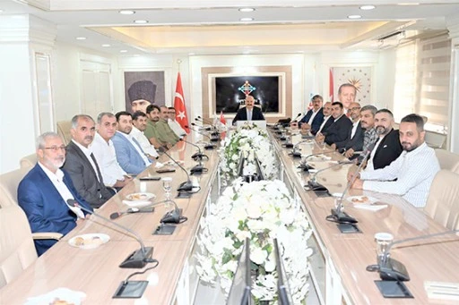 BAŞKAN &Ccedil;İFT&Ccedil;İ, VALİ İLE ESNAFIN SORUNLARINI G&Ouml;R&Uuml;ŞT&Uuml;