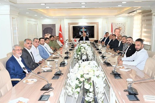 BAŞKAN &Ccedil;İFT&Ccedil;İ, VALİ İLE ESNAFIN SORUNLARINI G&Ouml;R&Uuml;ŞT&Uuml;