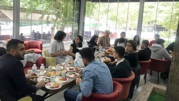 BAŞKAN YAŞAR, GEN&Ccedil;LERLE KAHVALTIDA BULUŞTU