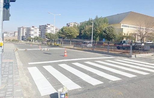 BATMAN'DA BİR İLK: KADEMELİ YAYA GE&Ccedil;İDİ HAYATA GE&Ccedil;Tİ