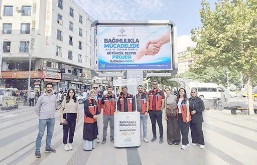 &ldquo;BATMAN MODELİ&rdquo; G&Uuml;LİSTAN CADDESİ&rsquo;NDE VATANDAŞLARLA BULUŞTU
