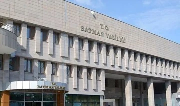 BATMAN VALİLİĞİNE GİRMEYE &Ccedil;ALIŞAN Ş&Uuml;PHELİ YAKALANDI