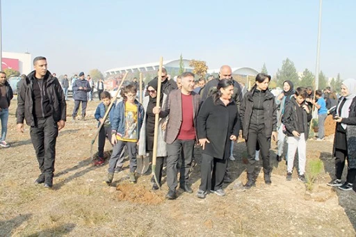 BAT&Uuml;&rsquo;DE FİDAN DİKİM ETKİNLİĞİ D&Uuml;ZENLENDİ