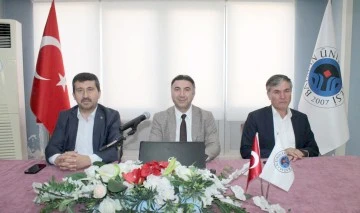 BAT&Uuml;&rsquo;DE &lsquo;SİVİL TOPLUMUN &Ouml;NEMİ&rsquo; KONFERANSI D&Uuml;ZELENDİ